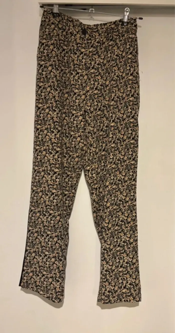 🩷 Pantalon fleuri Kaporal T.S neuf