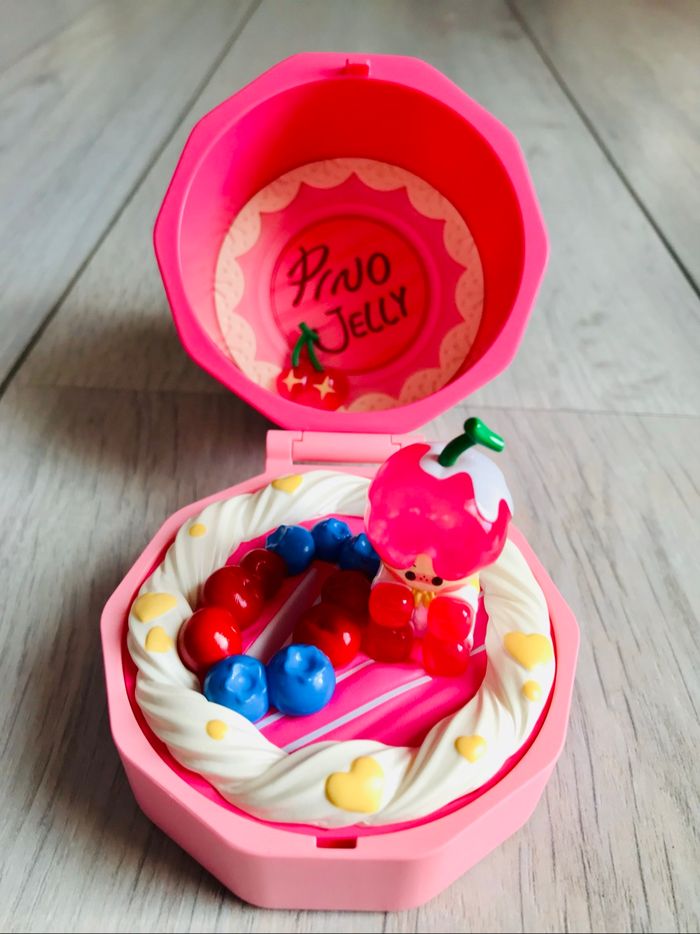 Pop Mart Pop Bean - Romantic Ring Box - Pino Jelly