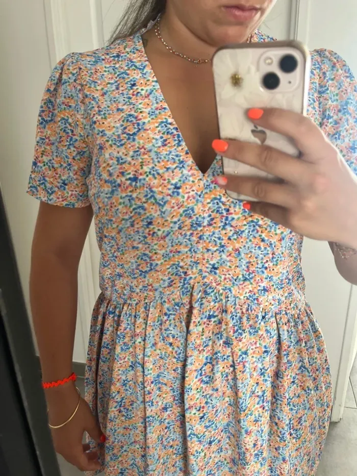 Robe très élégante - photo numéro 3
