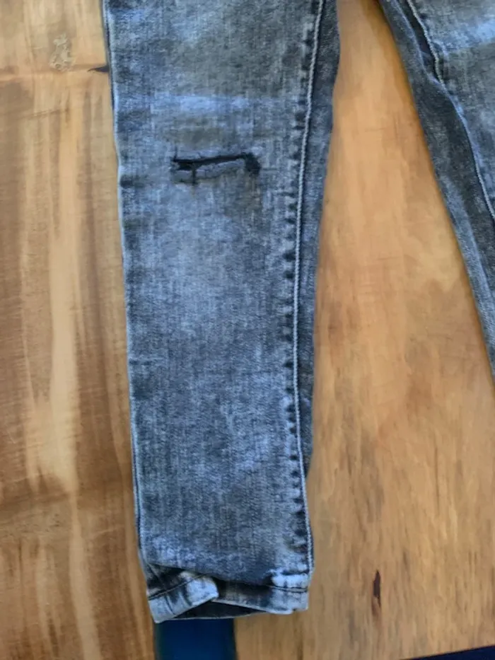Jean Slim troué Zara taille 7 ans - photo numéro 2