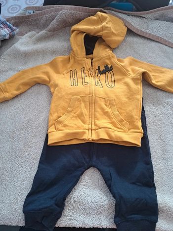 Ensemble gilet et pantalon 6 mois