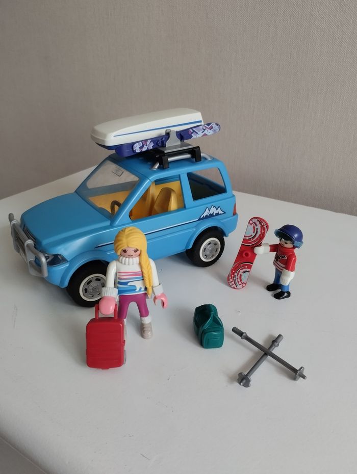 Voiture 4x4 avec coffre de toit Playmobil 9281