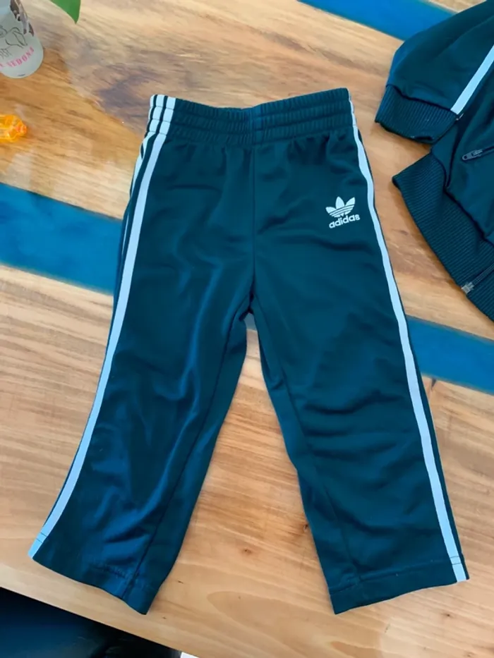 Survêtement adidas taille 18/24 mois - photo numéro 2