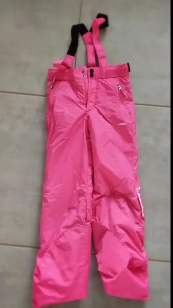 Salopette de ski Decathlon rose taille 10 ans