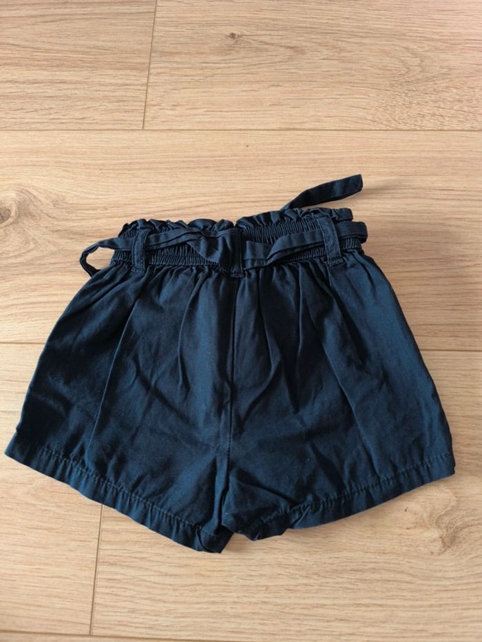 Short bleu marine Kiabi - Taille 12 mois 73-76cm - photo numéro 2