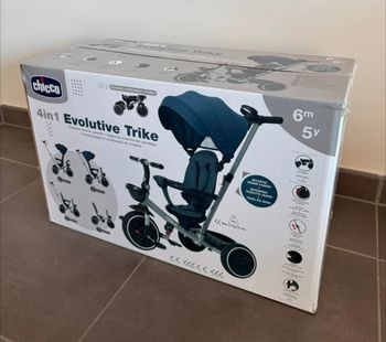 Tricycle chicco 4 en 1 neuf 