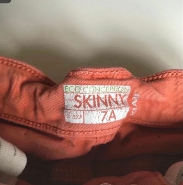 Jean skinny pour garçon BON ÉTAT taille 7 ans couleur rouille - photo numéro 10