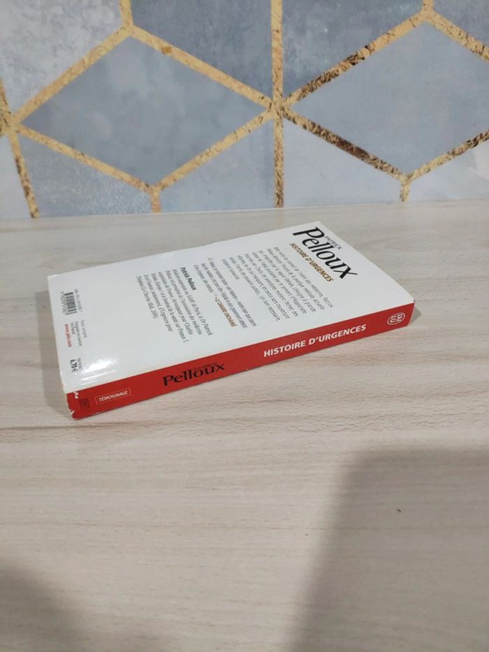 Livre poche histoire d'urgences Pelloux dans les coulisses du monde hospitalier - photo numéro 5