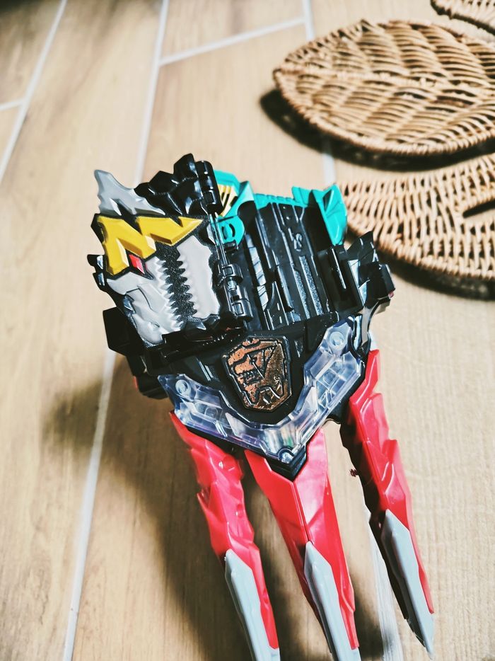 🙅Power rangers dino fury dino Knight morpher/ griffe Non électronique - photo numéro 3