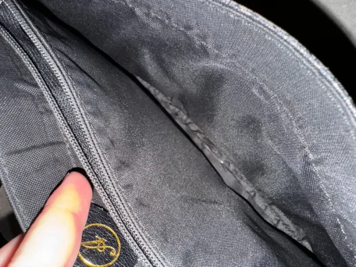 Sac à bandoulière noir, bon état mais il y a des marques d'usures, 24x16cm - photo numéro 6