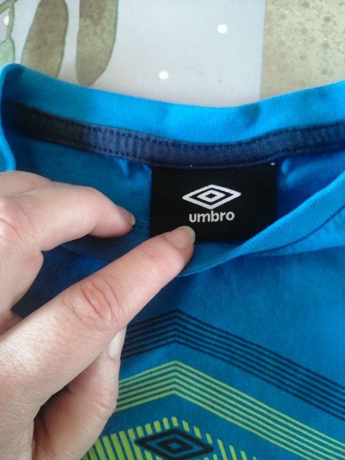 Tee shirt manche courte Umbro T. 126cm - photo numéro 5