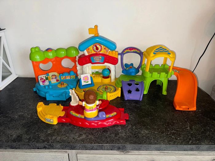 Vtech - 168005 - Jouet Musical - Tut Tut Copains - Mon École Maternelle Magique + La Maîtresse