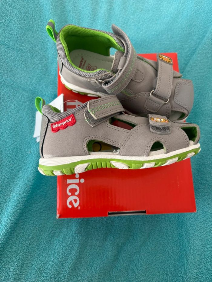 Sandales nus pieds Fisher Price 24 neuf - photo numéro 2