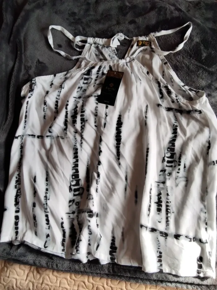 Haut sans manches femme Marque exo-tic (A244)