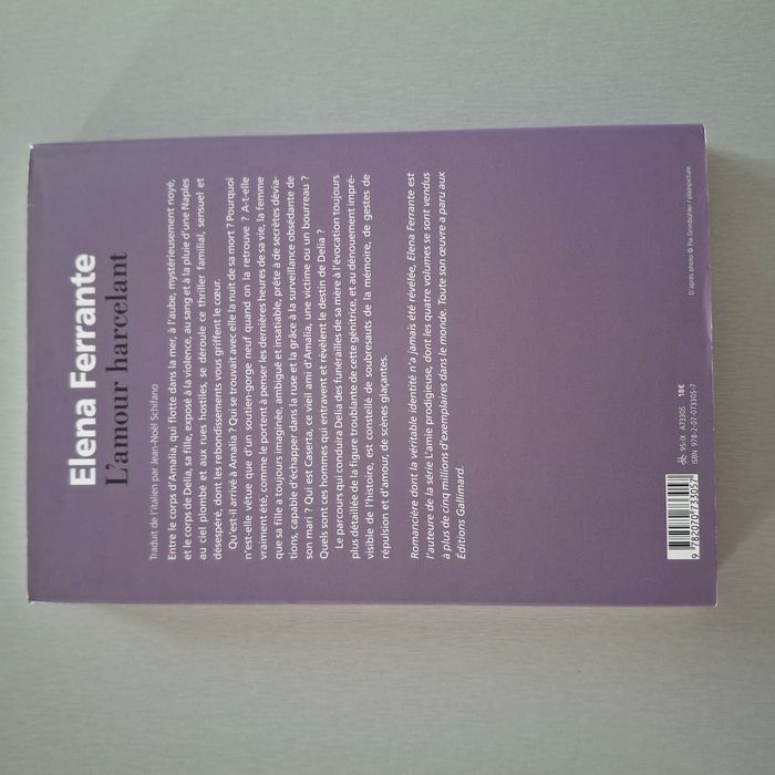 Livre roman "L'amour harcelant" de Ferrante Elena - Comme neuf - Format broché - Editeur Gallimard - photo numéro 2
