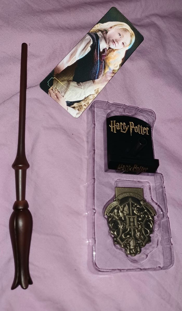 Stylo baguette sur socle Luna Lovegood