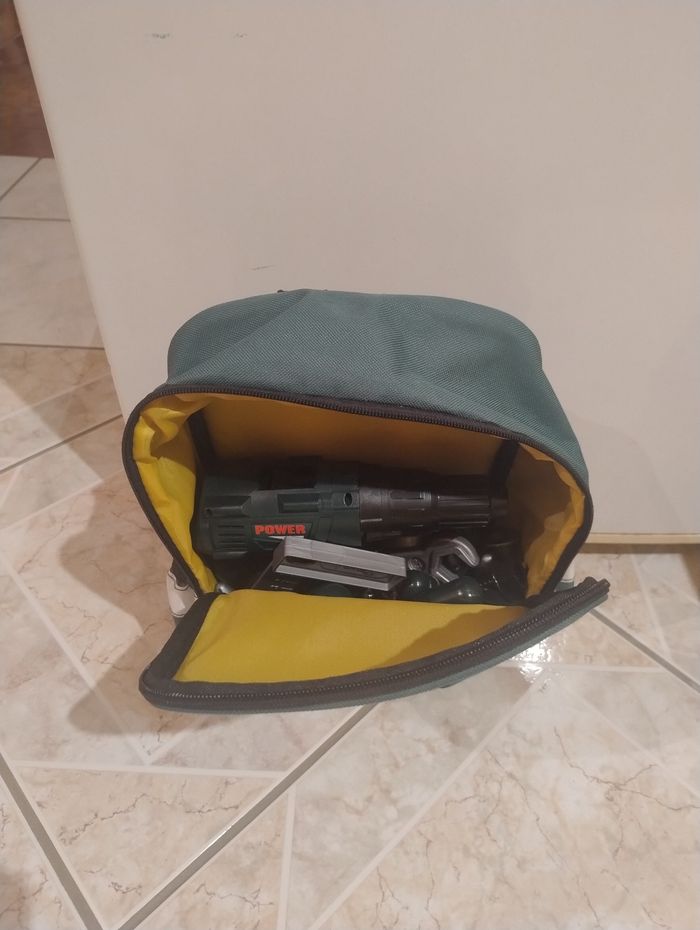 Outils dans sac à dos - photo numéro 2