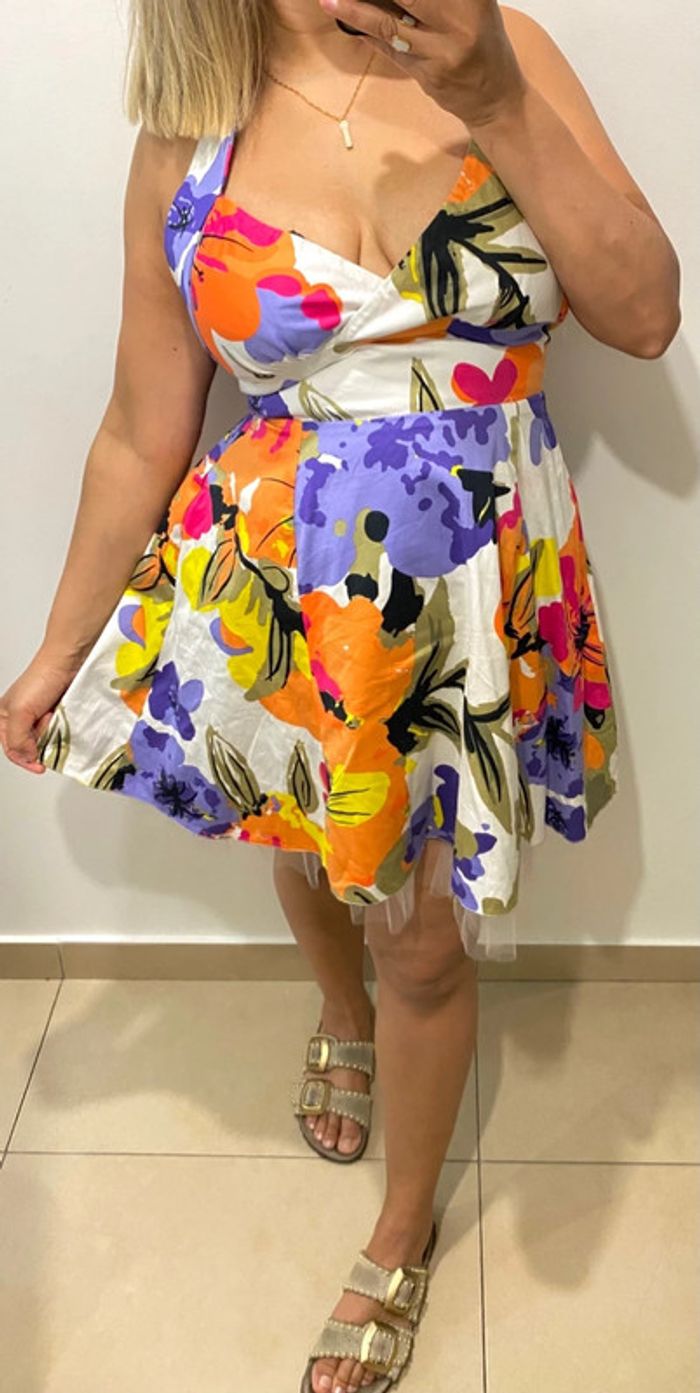 Robe d’été imprimée fleurs dos nu Taille M