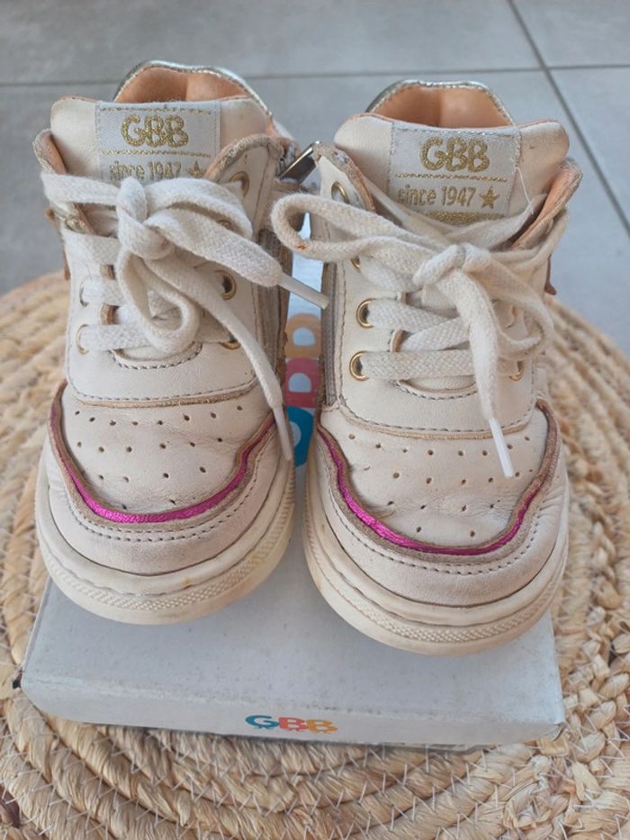 Superbe baskets gbb taille 23 - photo numéro 2