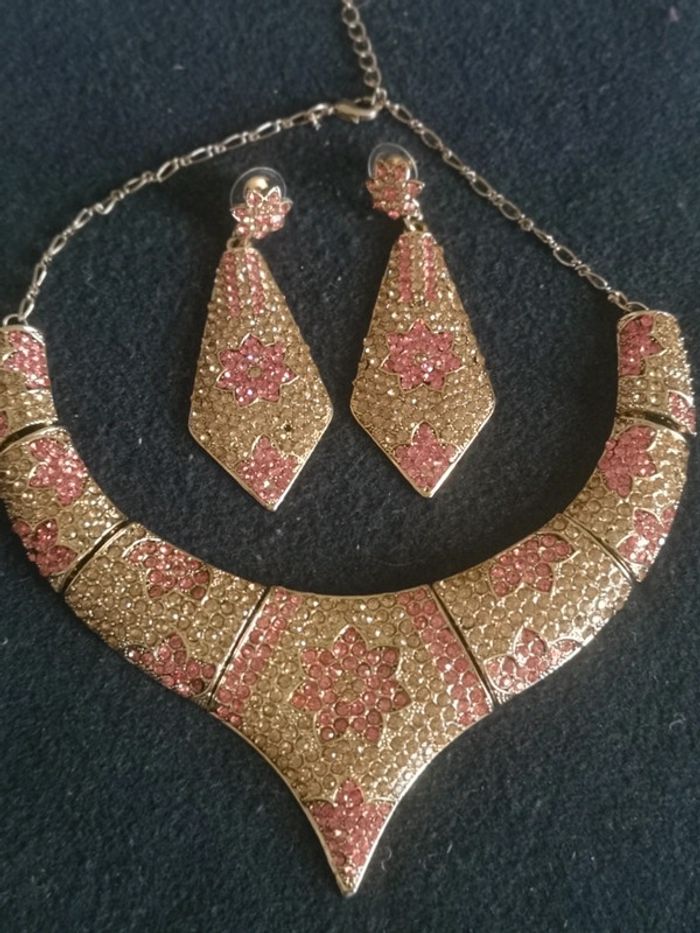 Parure fantaisie dorée et rose