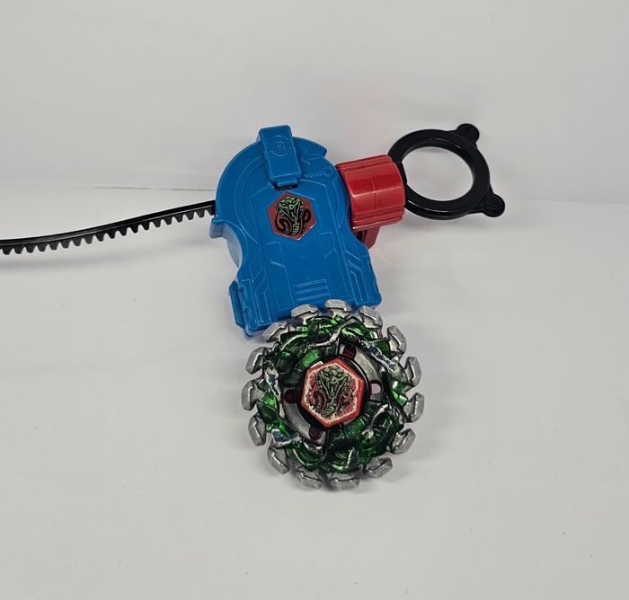 Toupie Beyblade Métal Fusion Poison Serpent