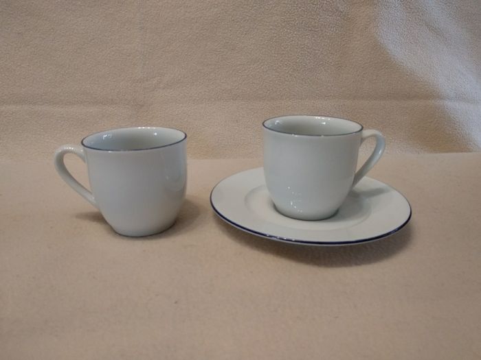 2 tasses à café Guy Degrenne avec 1 sous tasse