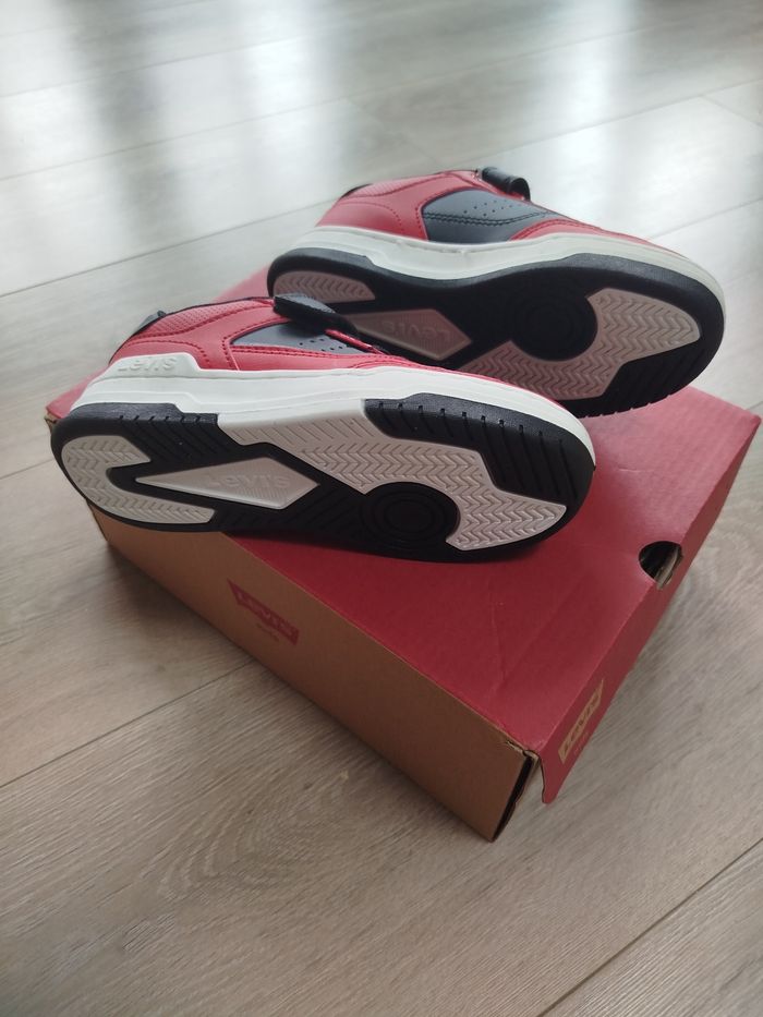 🦎 basket Levi's pointure 28 neuf 🦎 - photo numéro 6