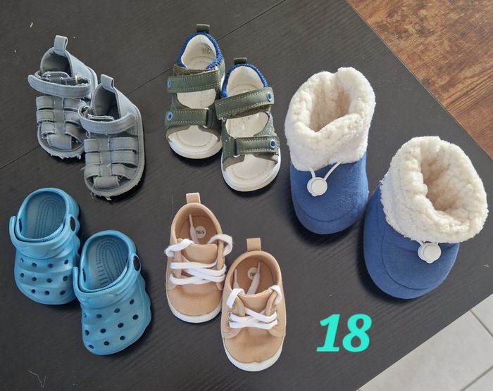Lot chaussures bébé taille 18