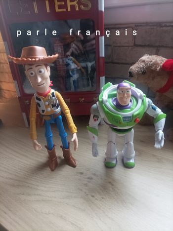 Toy story Woody et buzz 24 et 19 cm parle français