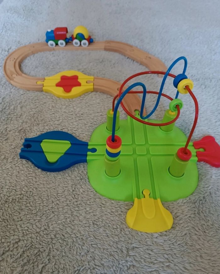 Circuit train bois avec centre d’activités 🚂🌈 - photo numéro 5
