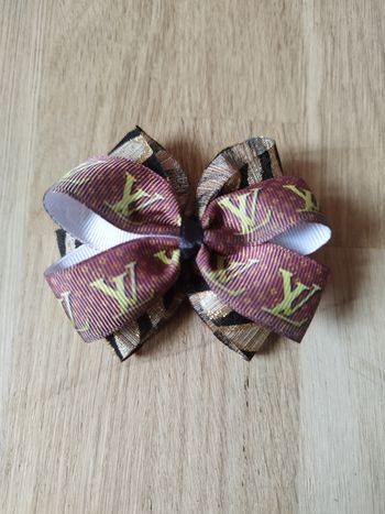 Pince à cheveux marron