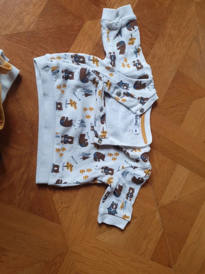 Lot pantalons 1 mois + 1 pull - photo numéro 3