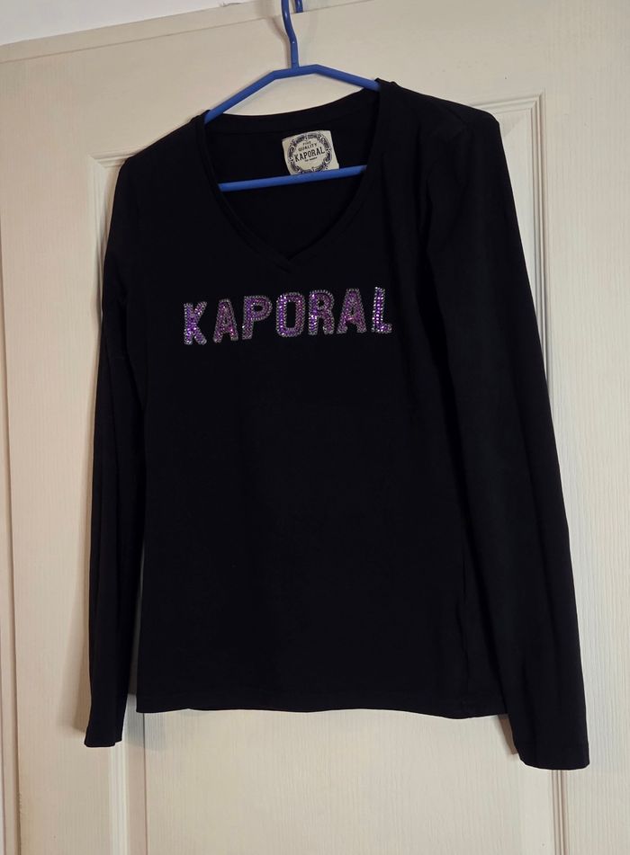 T-shirt noir Kaporal femme taille L – col V – logo sequins violets – excellent état - photo numéro 6