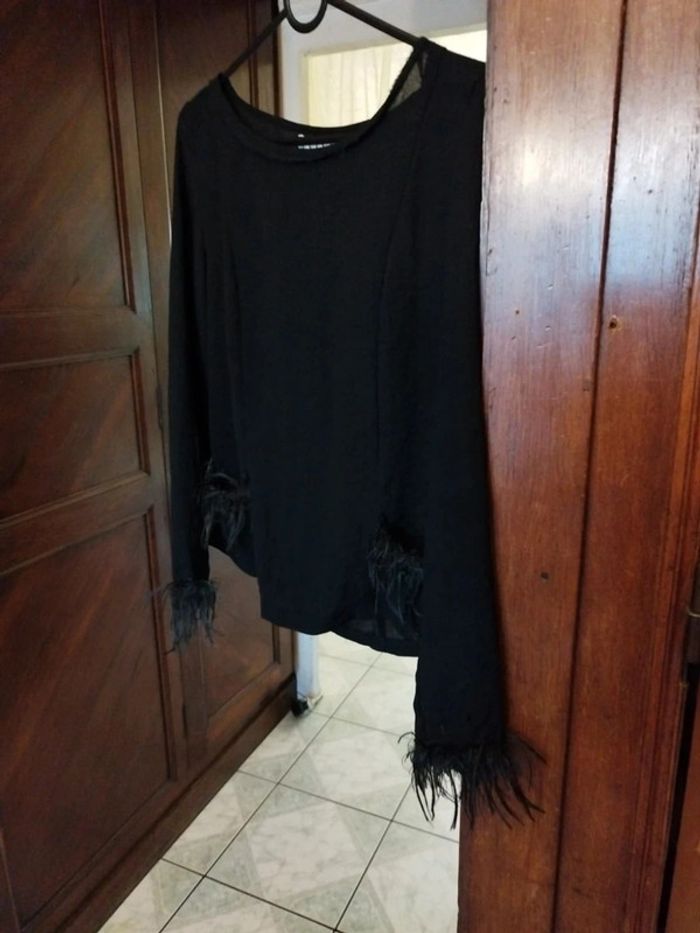 T-shirt noir manches fausse fourrure S/36 - photo numéro 4