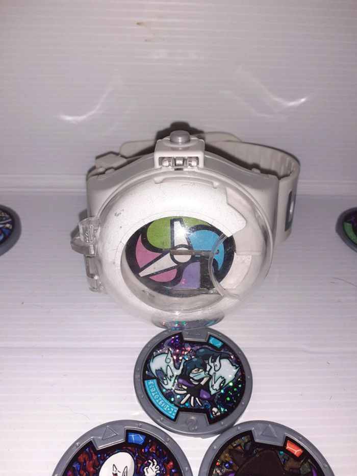 Montre yo kai et 39 médaillon - photo numéro 9