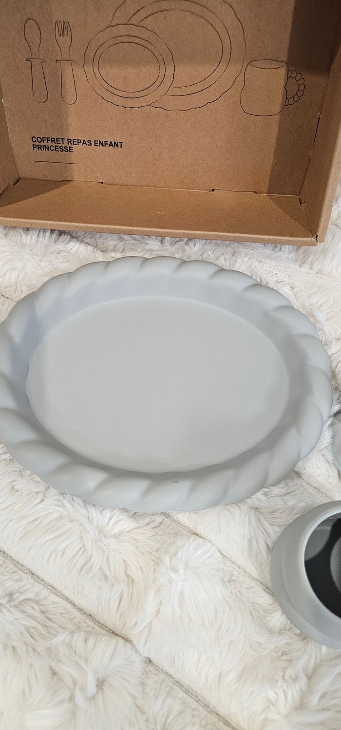 Magnifique coffret repas de Princesse gris Neuf - photo numéro 8