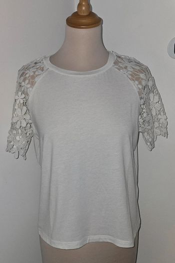 Tee-shirt manches en dentelle Taille S