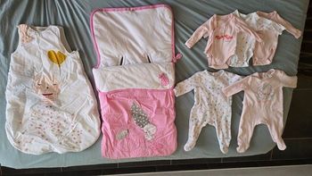 Lot de vêtements bébé taille 0

