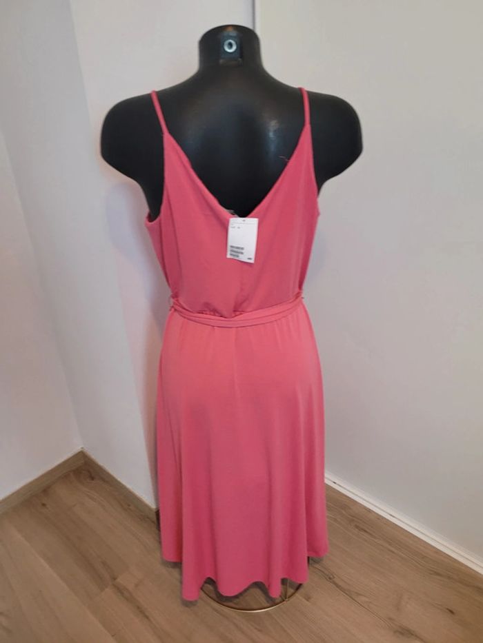 Robe rose neuve - photo numéro 3