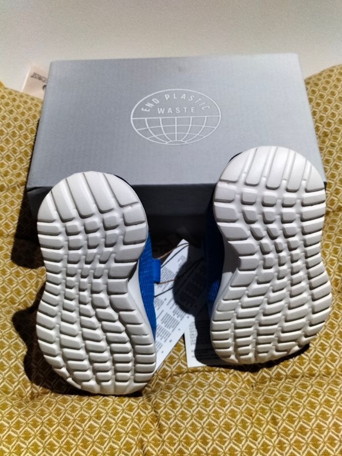 Basket Adidas taille 19 - photo numéro 4