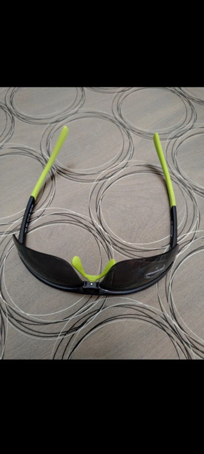 Lunettes de soleil complètement neuve - photo numéro 4