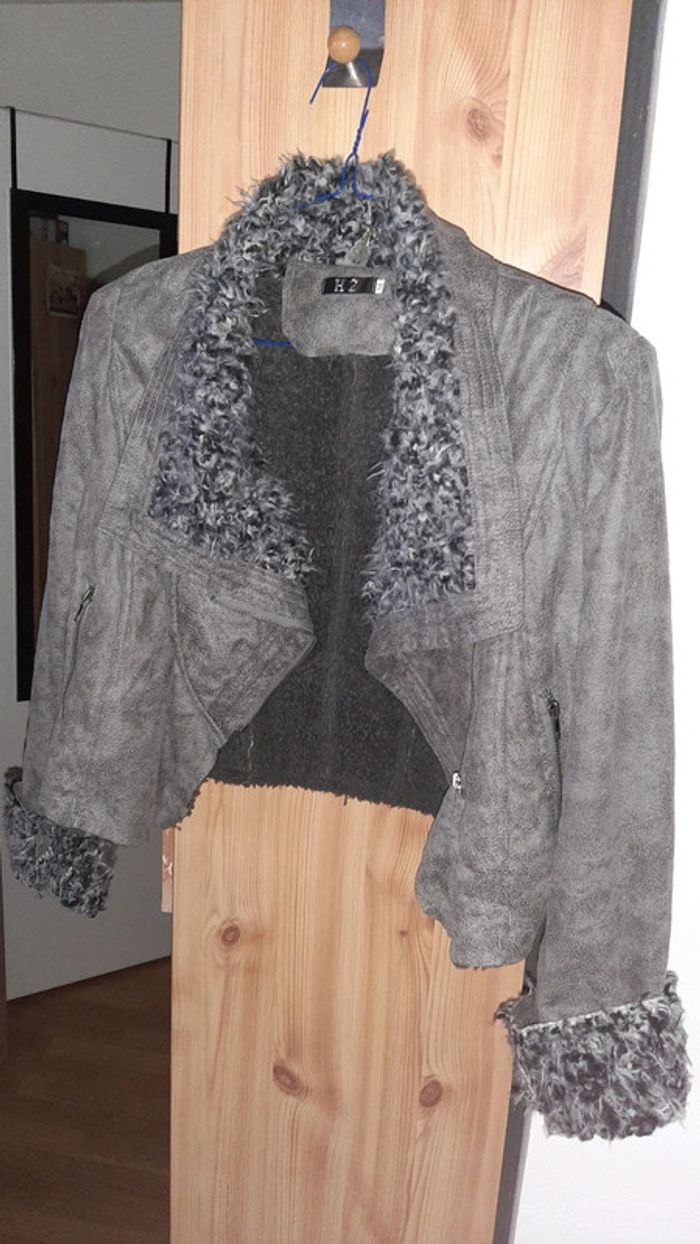 Jolie veste façon daim