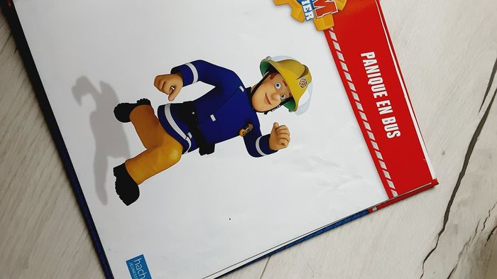 Livre Sam le pompier, Panique en bus - photo numéro 4