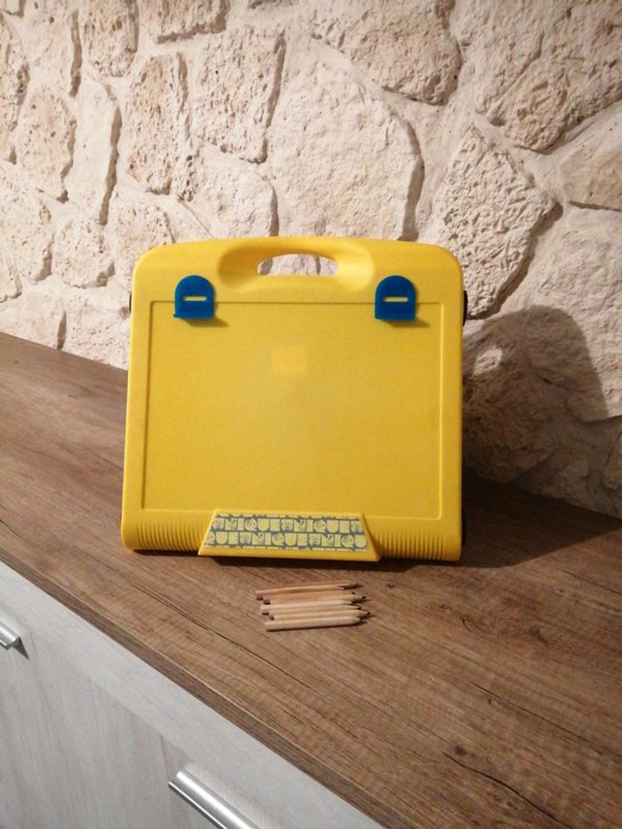 Pupitre pour enfants "Les minions"