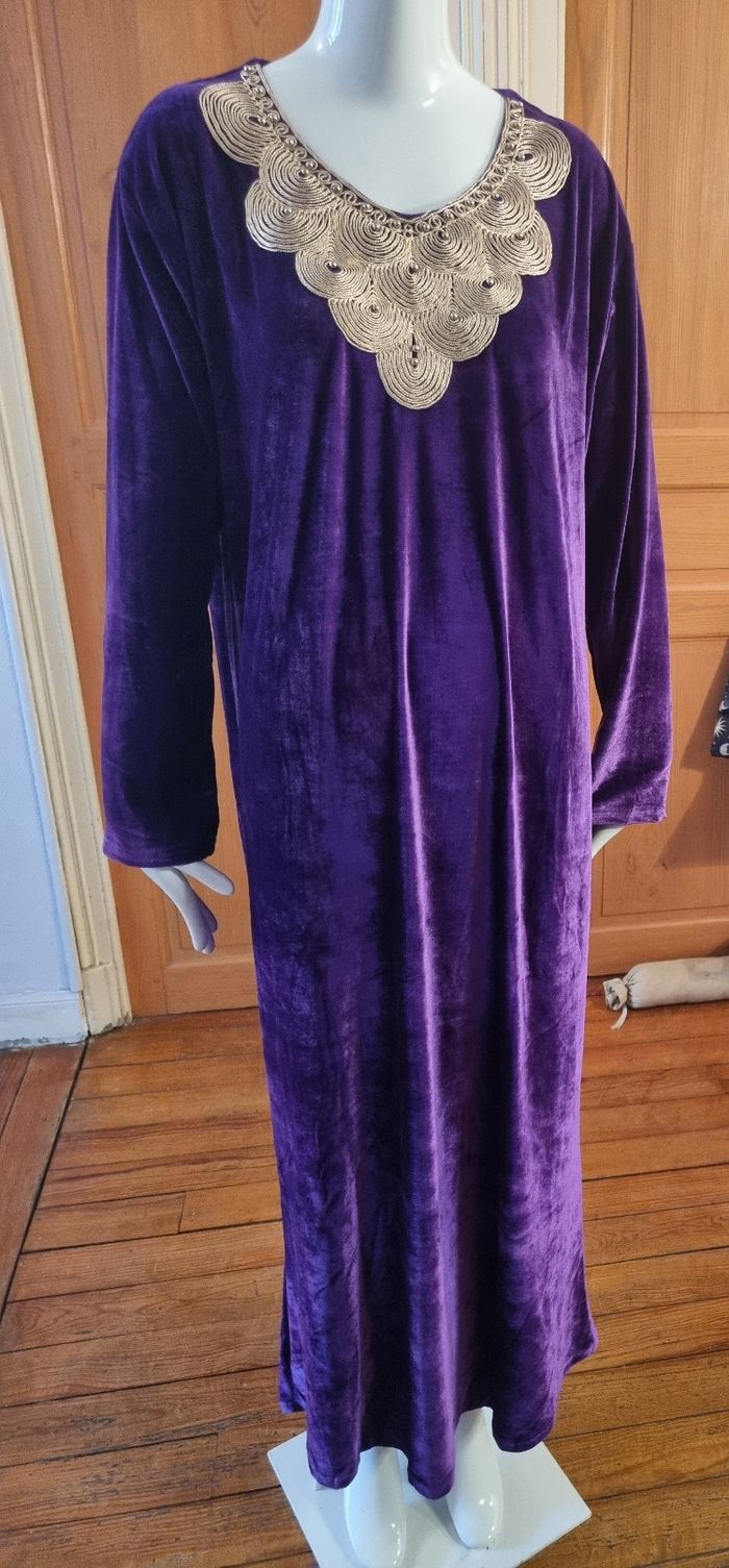 Superbe robe orientale en velours violet Chase Oversize du 42 au 52 neuve avec étiquette - photo numéro 3