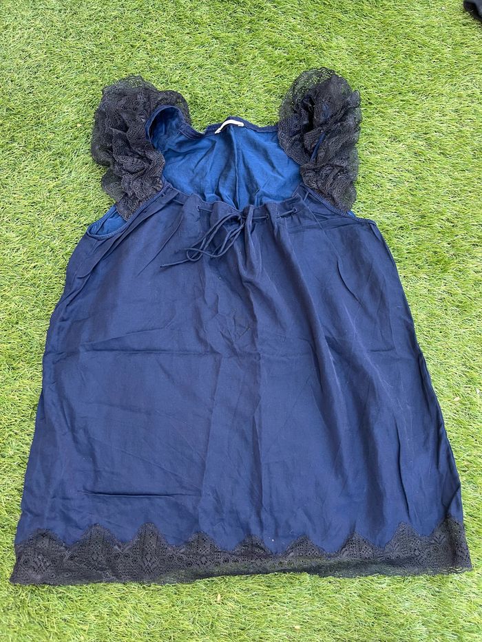 Haut chic débardeur bleu a dentelle noire Chattawak taille S 36