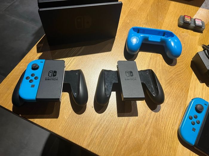 Switch avec accessoires jeux et sacoches - photo numéro 8