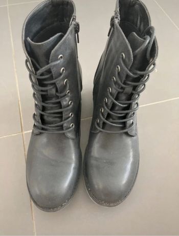 Boots à lacets neuve pointure 39