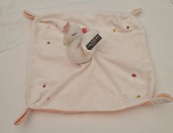 Doudou cygne carré plat blanc et rose - Sauthon