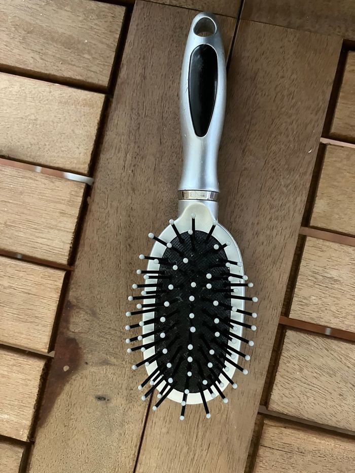 Brosse à cheveux - photo numéro 2